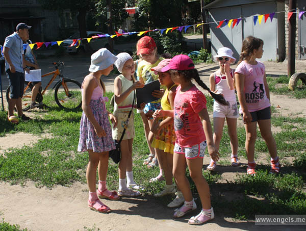 Специалисты подростковых клубов реализуют мероприятия по организации летнего отдыха детей и подростков
