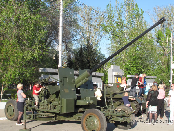 На улицах города - историческая военная техника