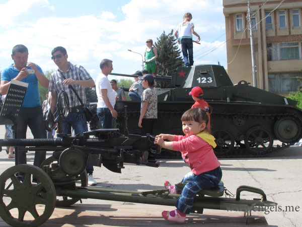 На улицах города - историческая военная техника