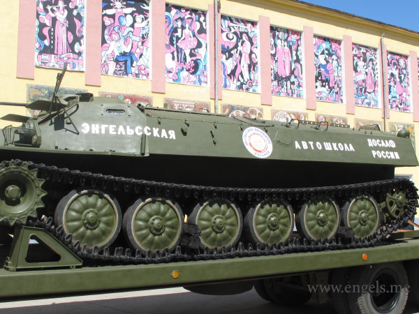 На улицах города - историческая военная техника